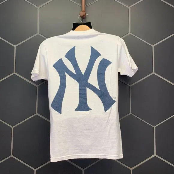 ~Used! Unisex Supreme Yankee Box Logo White Hype Streetwear Shirt Size Medium - Picture 4 of 7